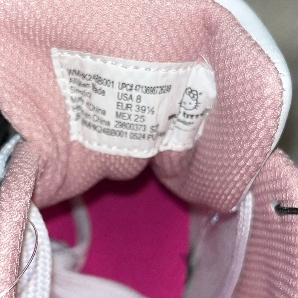 🆕Hello Kitty Sneakers Size 8 - Picture 6 of 9